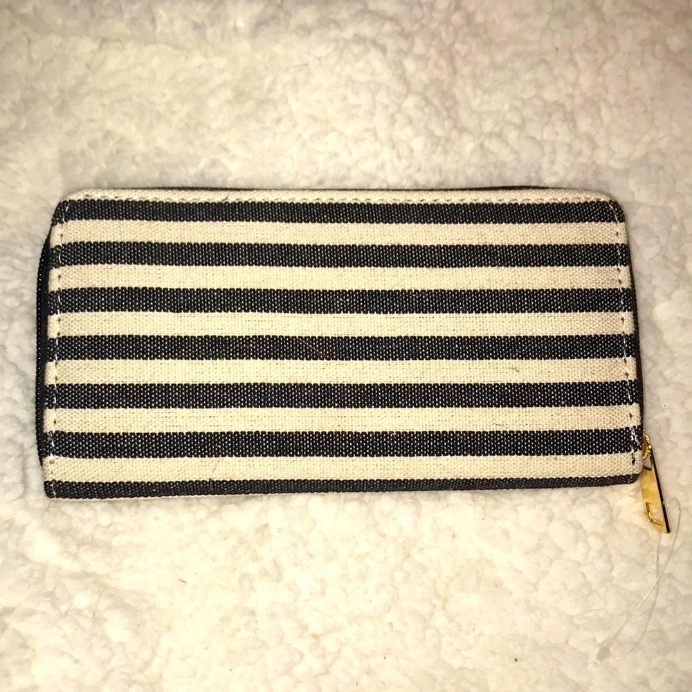 6/$20 NWOT black/off white stripe wallet